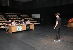 Gaziosmanpaşa Oyunculuk Akademisi'nde öğrenciler, seçmeler için ter döktü