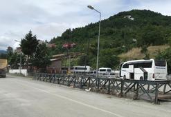 Yaya köprüleri yıkılan İnebolu'da inşaat halindeki köprü kullanılıyor