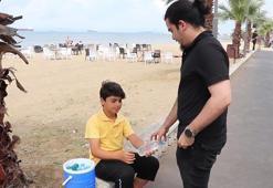 13 yaşındaki Alperen, su ve limonata satıp gelirini Mehmetçik Vakfı'na bağışlıyor