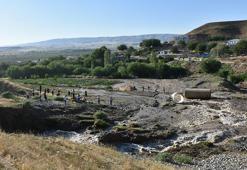 Batman'da sulama kanalının sifonu patladı, 120 ton buğday suya kapıldı