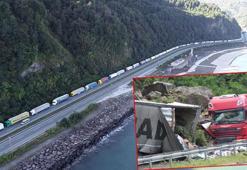Heyelan sahasındaki TIR kuyruğunda 'korkulu' bekleyiş