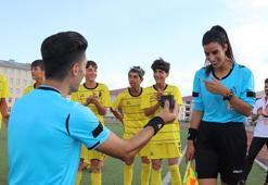 Ağrı U-14 Ligi final maçında hakemden meslektaşına evlilik teklifi
