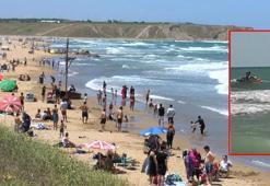 Kısırkaya plajında boğulma tehlikesine rağmen denize girdiler