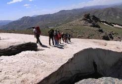 Doğaseverler, Çalyan Buzul Gölü'ne hayran kaldı