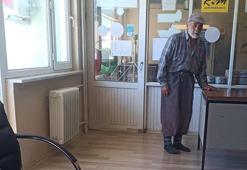 'Yerler kirlenmesin' diye çamurlu ayakkabılarını kooperatife girerken çıkardı