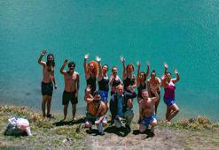 Hakkari'nin 3 bin 400 rakımlı buzul gölünde kulaç attılar