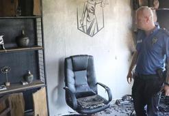 Avukat, bürosunda çıkan yangından zemin kattaki marketin tentesine atlayarak kurtuldu