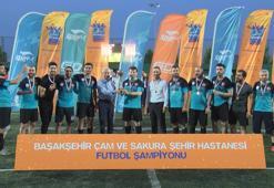 Sağlık çalışanları, futbol turnuvasında kıyasıya mücadele etti