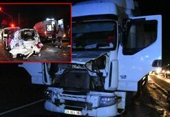 Kontrolden çıkan TIR kırmızı ışıktaki araçlara çarptı: 12 yaralı