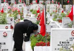 Edirnekapı Şehitliği'nde bayram arifesi