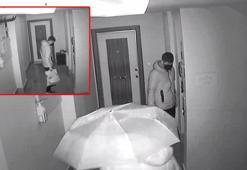 Hırsızlardan biri apartmana ekmek poşetiyle, diğeri şemsiyeyle girdi