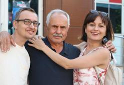 Engelli oğlu için kurduğu tiyatro hayatlarını değiştirdi