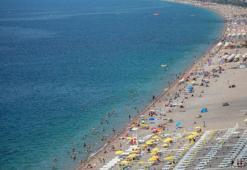 Konyaaltı Sahili'nde bayram yoğunluğu
