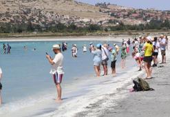 Salda Gölü'nde yoğun ziyaretçi trafiği