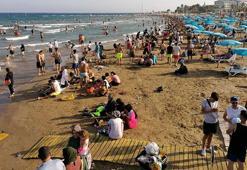 Kızkalesi'nde bayram yoğunluğu; plajlar doldu