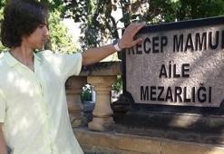 Barcelona’ya transfer olan Emre Demir, Recep Mamur’un mezarını ziyaret etti