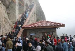 Sümela'ya ziyaretçi akını; uzun kuyruklar oluştu