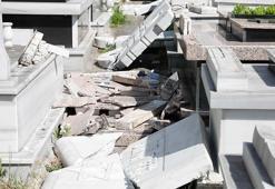 Hasköy Yahudi Mezarlığı'nda mezar taşlarını kırdılar