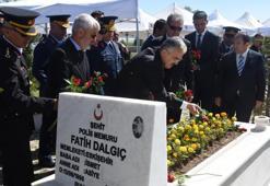 15 Temmuz şehidi polis Fatih Dalgıç, mezarı başında anıldı