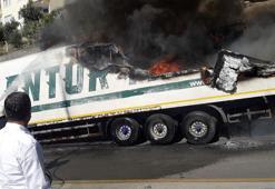 Yangın çıkan TIR'ın dorsesinde hasar oluştu