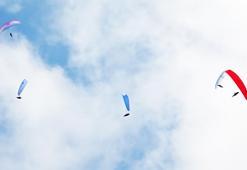 Hasan Dağı’ndan 15 Temmuz şehitleri anısına yamaç paraşütüyle uçtular