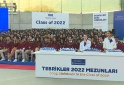 Sabancı Üniversitesi'nde mezuniyet sevinci