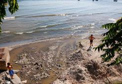 Florya'da denize dökülen lağım suyu endişeye neden oldu