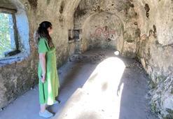 Tarihe sprey boyayla yazı yazdılar