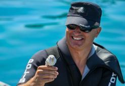 Denize düşen muhabbet kuşunu polis, jet-ski ile kurtardı