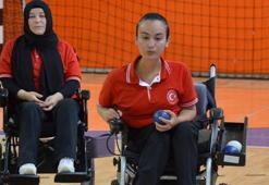Bocce sporuyla hayata bağlanan kas erimesi hastası Rabia, milli takım kampında