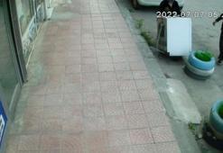 Kadınların çekçekle çamaşır makinesi hırsızlığı kamerada