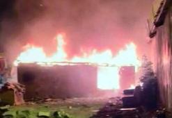 Avcılar'da gecekondu alev alev yandı