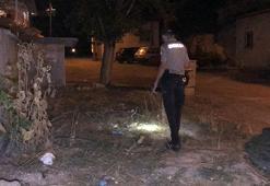 Evinin önünde bıçaklı saldırıya uğradı