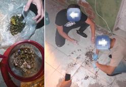 Polis eve girince poşetlerdeki esrarı klozete atıp, sifonu çektiler