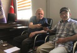 İş yerinde bulduğu altın ve para dolu çantayı sahibine teslim etti