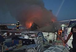 Tekirdağ'da yat limanında tekne yandı