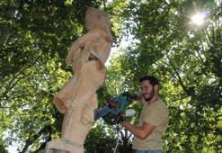 Asırlık çınarların altında ahşap heykelleri yapıyorlar