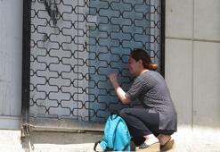 Öldürülen Elif Güneş'in iş yeri önünde gözyaşı ve isyan