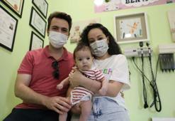 Organları göğüs kafesinde doğan Lena bebeğe hayat veren dokunuş