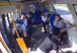 Pendik'te İETT otobüsünün çarptığı minibüste korku dolu anlar kamerada