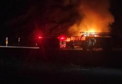 Seyir halindeki midibüs alev alev yandı