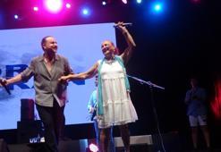 Bora Duran Şile Bezi Kültür ve Sanat Şenliği’nde konser verdi