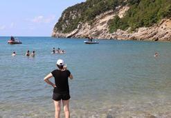 Oğlu ve arkadaşları açıkta yüzünce paniğe kapılan anne ekipleri harekete geçirdi