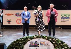 'Yılın sanatçısı' ödülü Sumru Yavrucuk ve Şevket Çoruh'un oldu