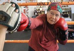 76 yaşındaki 'Boksör Naciye': Terliyor, emek veriyor ve sonunda büyük gülümsüyorsunuz