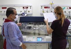 Helikopterle sevk edilip, 2 kez kalbi duran prematüre bebek, hayata döndürüldü