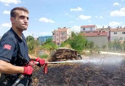 Otluk yangını yerleşim yerlerine sıçramadan söndürüldü