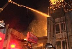 Ankara'da 2 katlı ahşap atölyesinde yangın