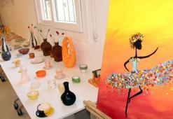 Adana'da 'Engelsiz Eller, Mutlu Patiler' sergisi açıldı