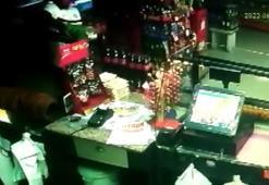 Esenyurt'ta öğrenciler için para biriktirilen sadaka kutularını çaldılar